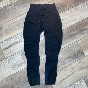 Lululemon women’s navy jogger pant with elasticized waist band.